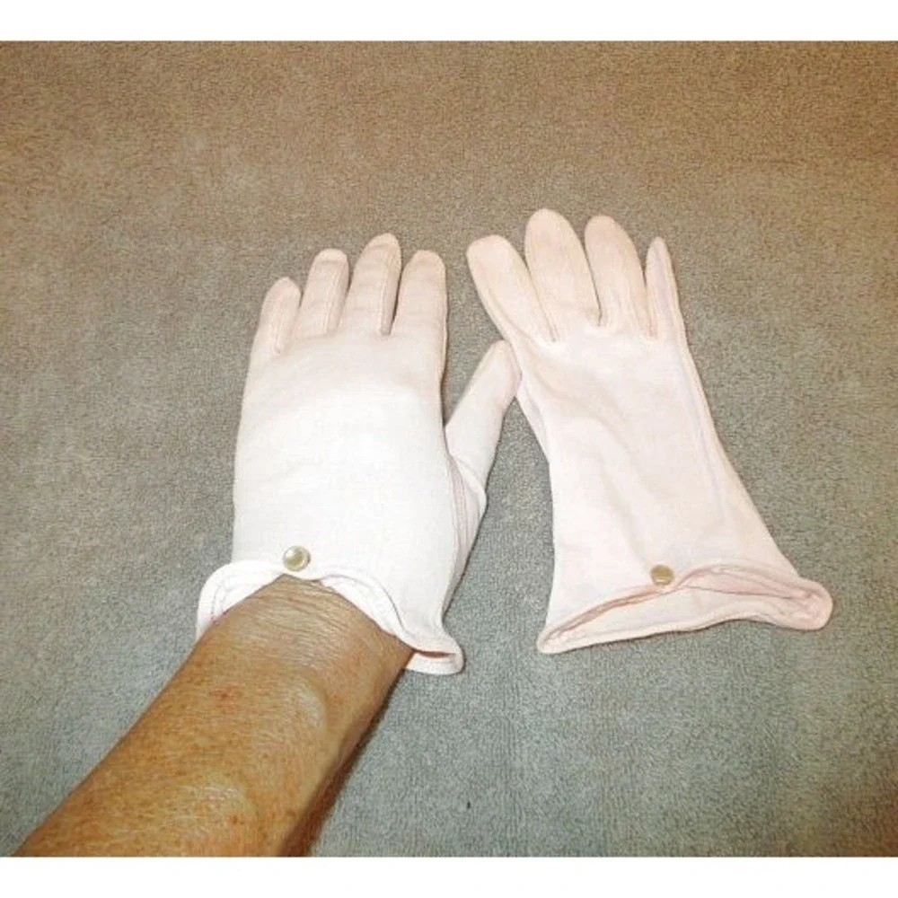 Vintage 60s Pink Pearlesque Button Gloves Elegant Church Wedding Old Money 7